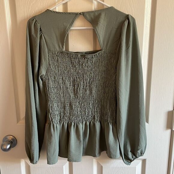 Green Long Sleeve Peplum Top - Picture 3 of 6